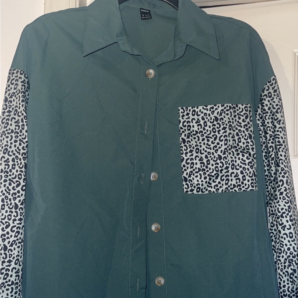 XS Hunter green shirt